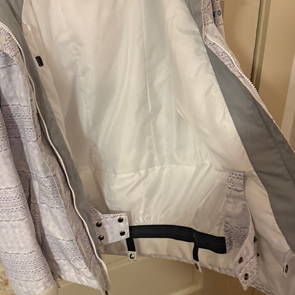 Roxy Light Gray And White Winter Jacket - image 6